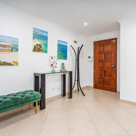 Διαμέρισμα Two Bedroom - 110m2, Ac, Terrace, Wi-fi