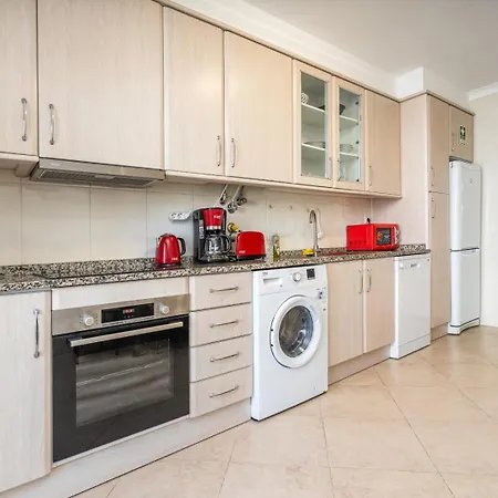 Two Bedroom - 110m2, Ac, Terrace, Wi-fi Appartement