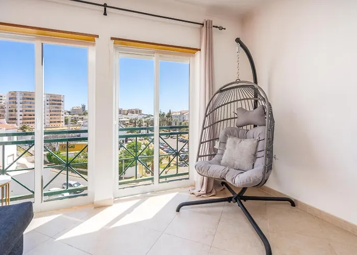 Two Bedroom - 110m2, Ac, Terrace, Wi-fi アパート ラゴス