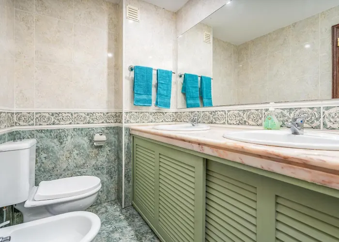 Two Bedroom - 110m2, Ac, Terrace, Wi-fi アパート